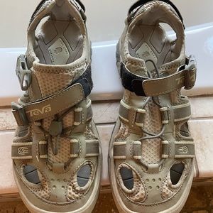 TEVA Water/hiking shoes.  Great for walking and hiking including water👍
